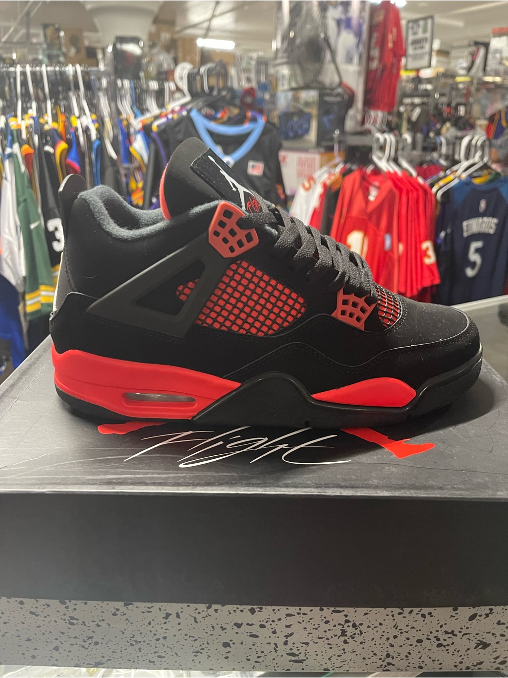 Mens Retro 4 Red Thunder Size 9.5.